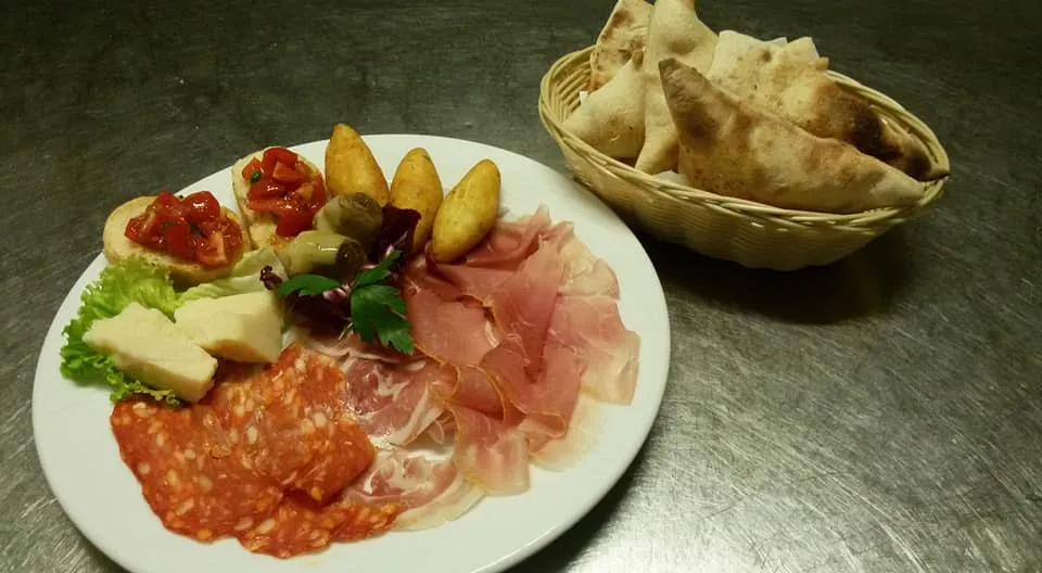 36545548_1214347575373667_1576137428651999232_n-1152w